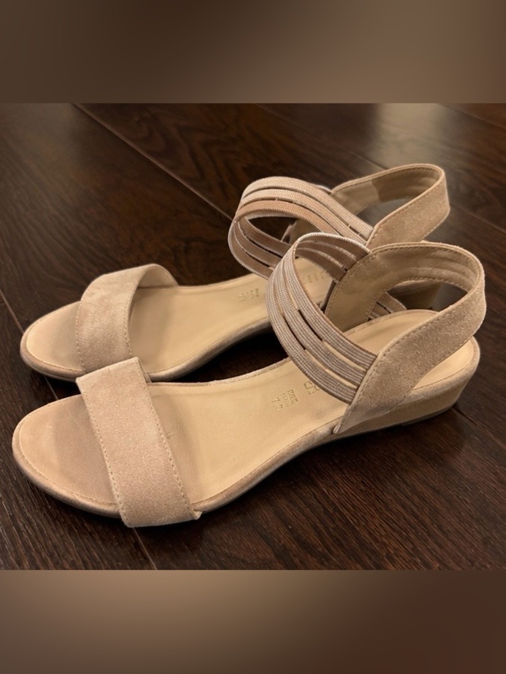 Dream Pairs Nude Taupe Elastic Strap Flat Sandals Women’s 7.5